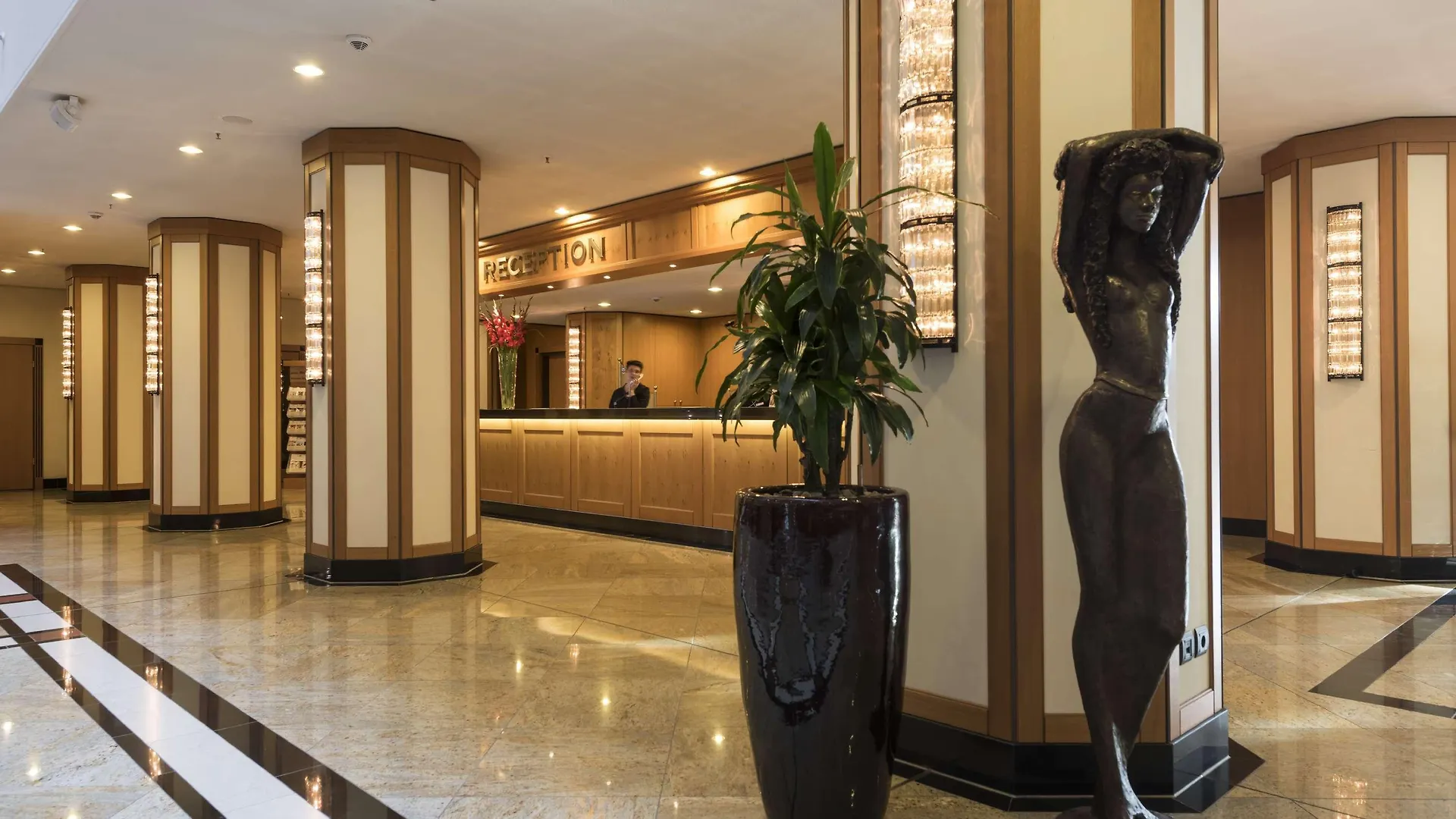 Maritim Hotel Dresde 4*,