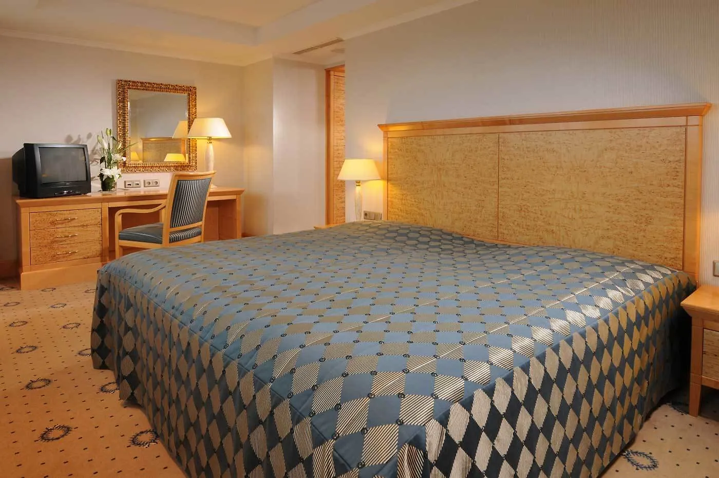 Maritim Hotel Dresde 4*,