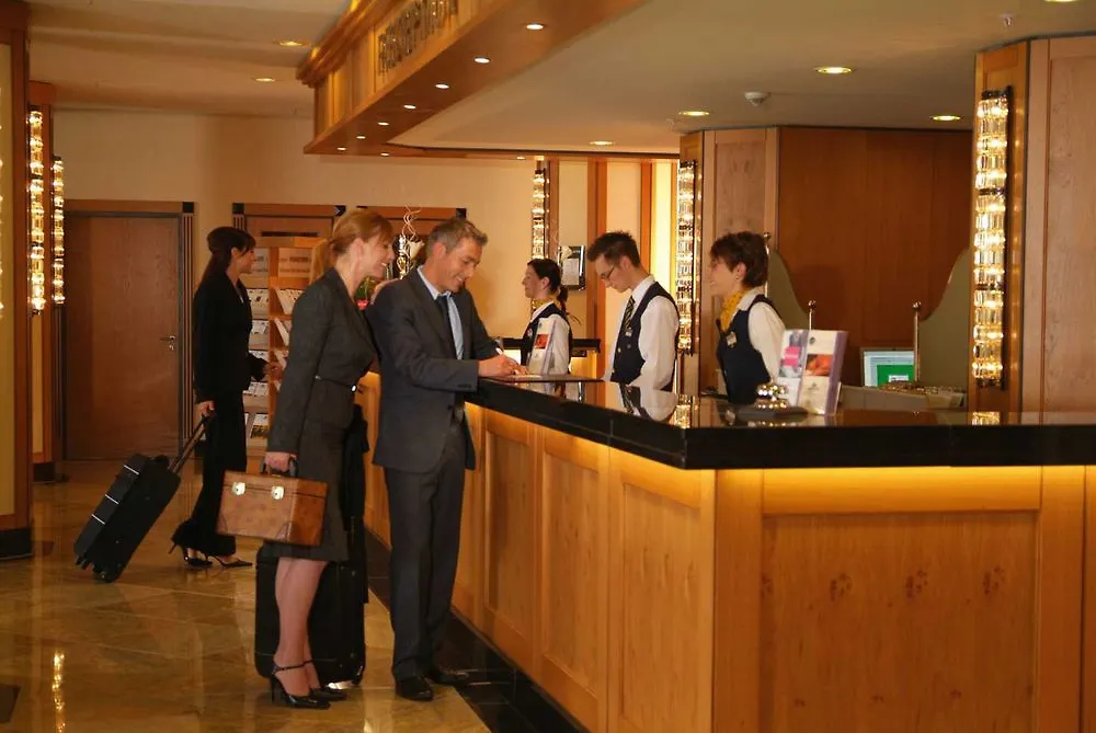 Maritim Hotel Dresden 4*,